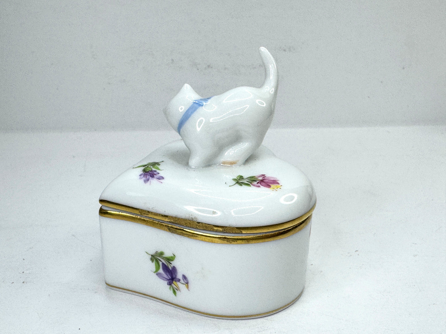 Vintage Herend Hungary Kimberly Heart Cat Trinket Box Hand Painted A1184
