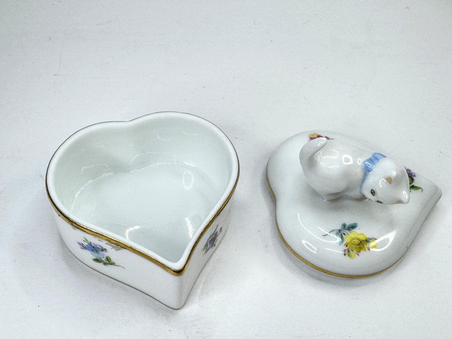 Vintage Herend Hungary Kimberly Heart Cat Trinket Box Hand Painted A1184