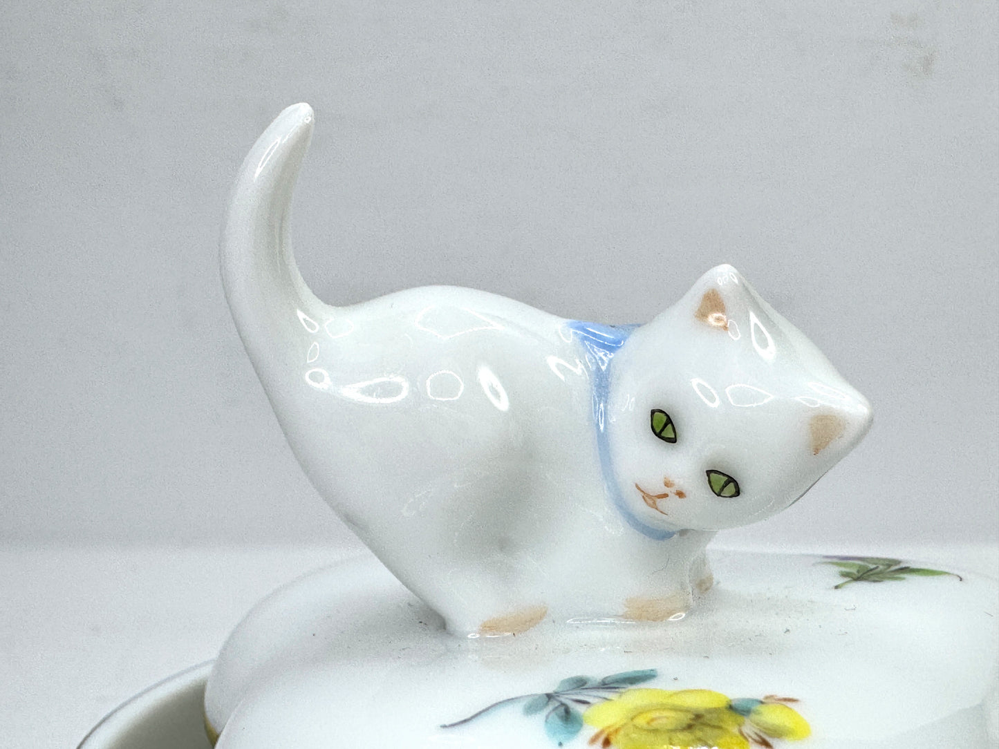 Vintage Herend Hungary Kimberly Heart Cat Trinket Box Hand Painted A1184