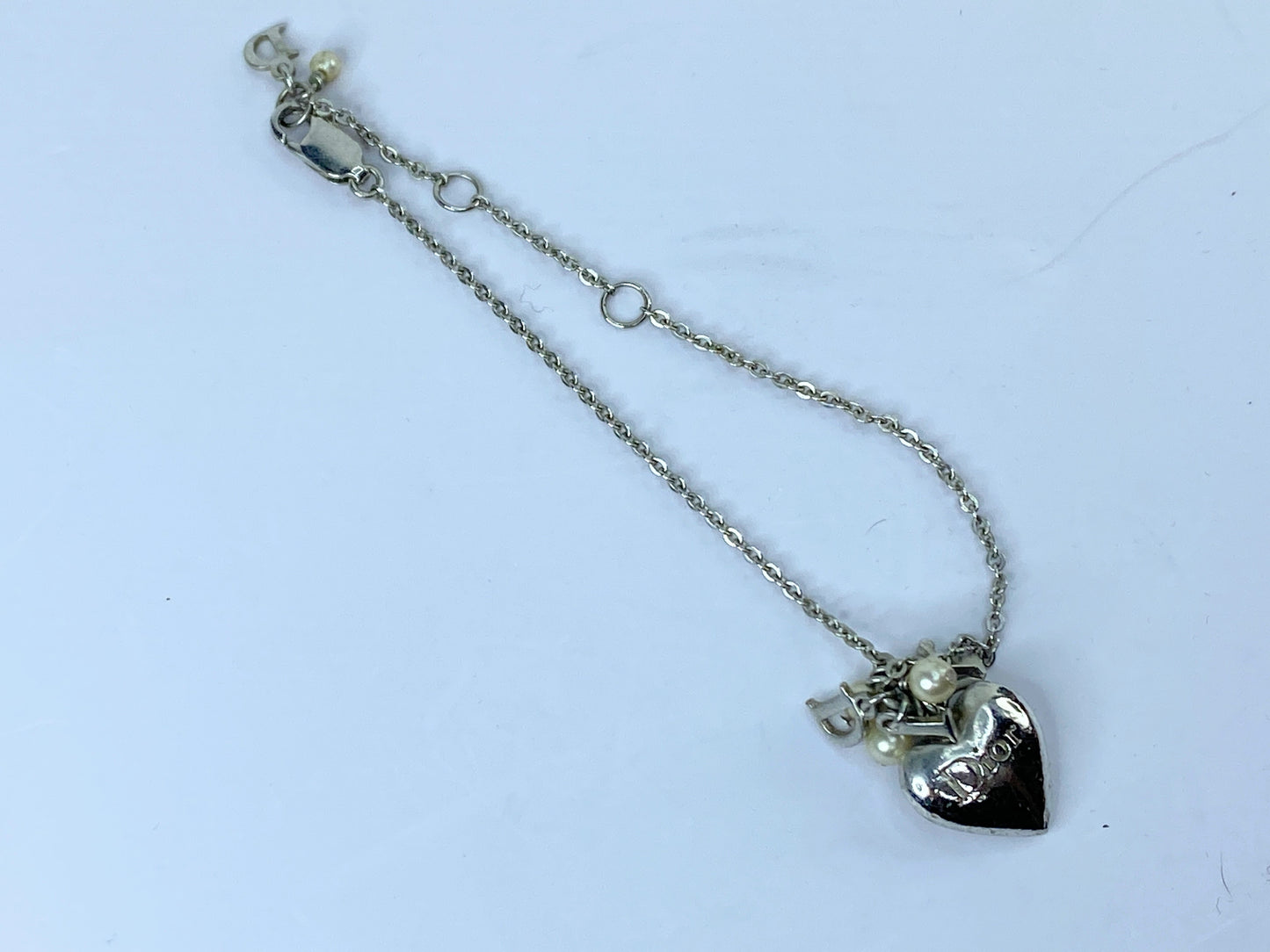 Christian Dior faux Pearl Beaded Heart Charm Bracelet 8" in pouch GS487