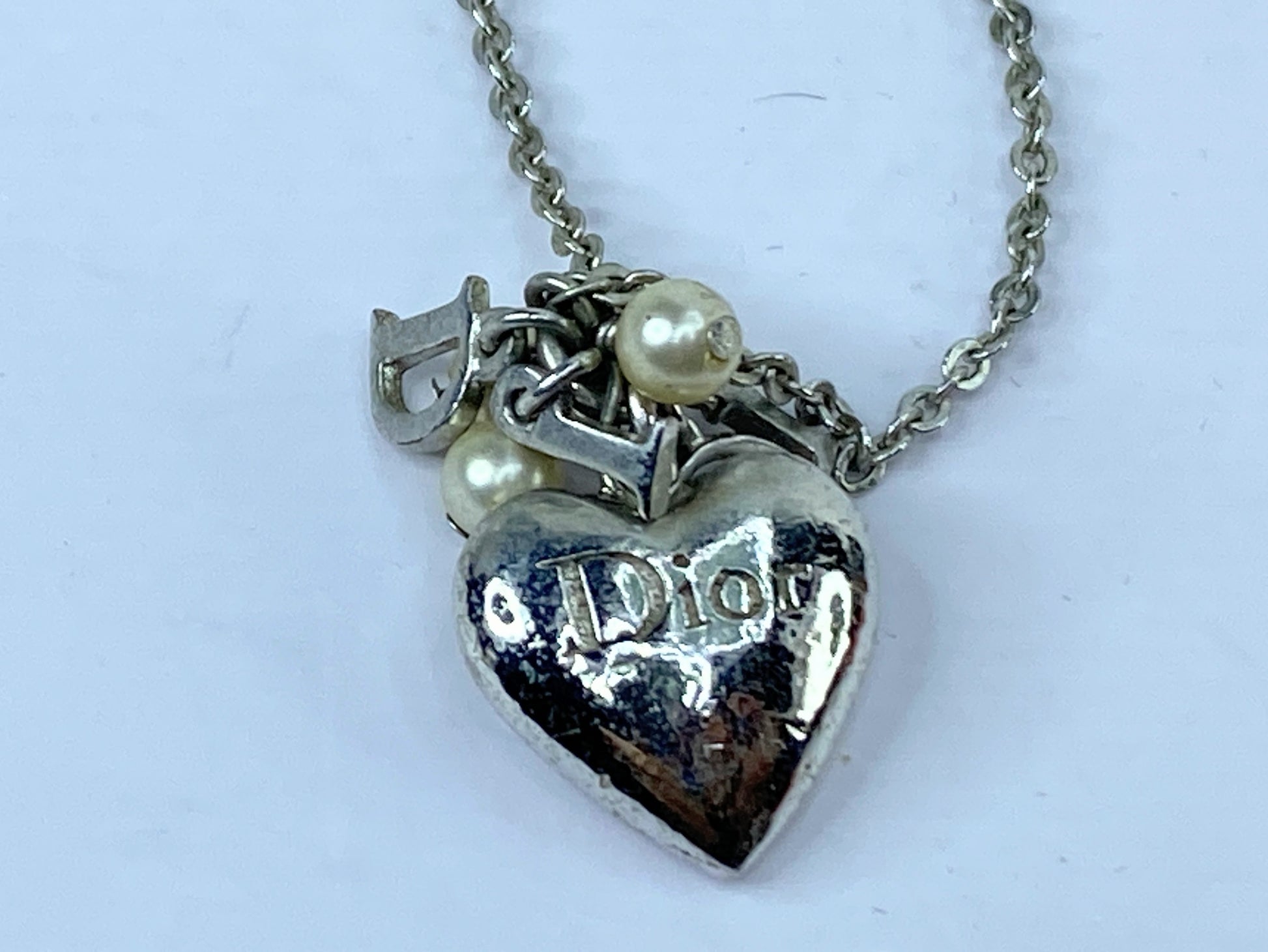 Christian Dior faux Pearl Beaded Heart Charm Bracelet 8" in pouch GS487