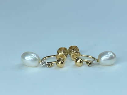 Cultured Pearl Diamond Yellow Gold screw on earrings JR8999