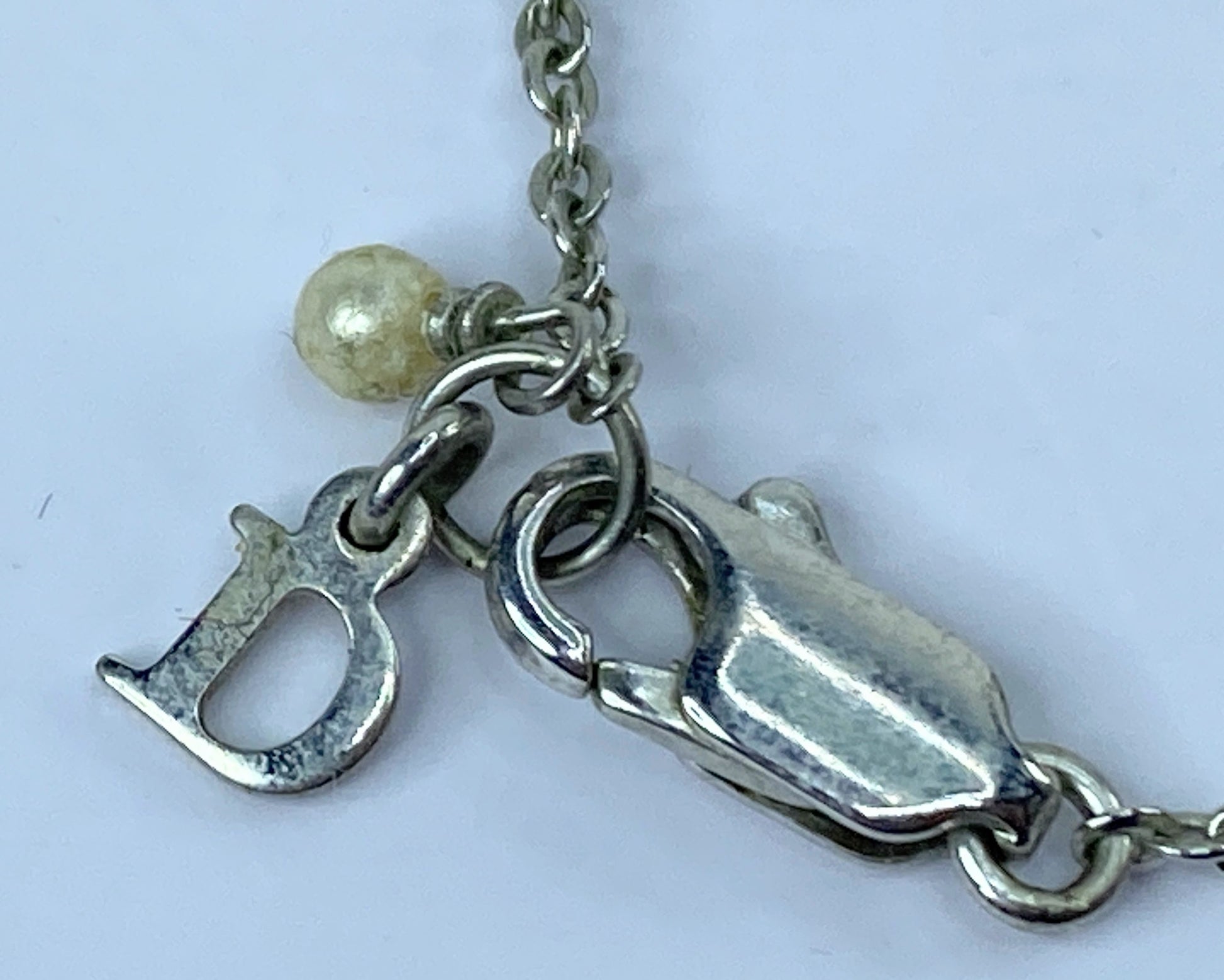 Christian Dior faux Pearl Beaded Heart Charm Bracelet 8" in pouch GS487