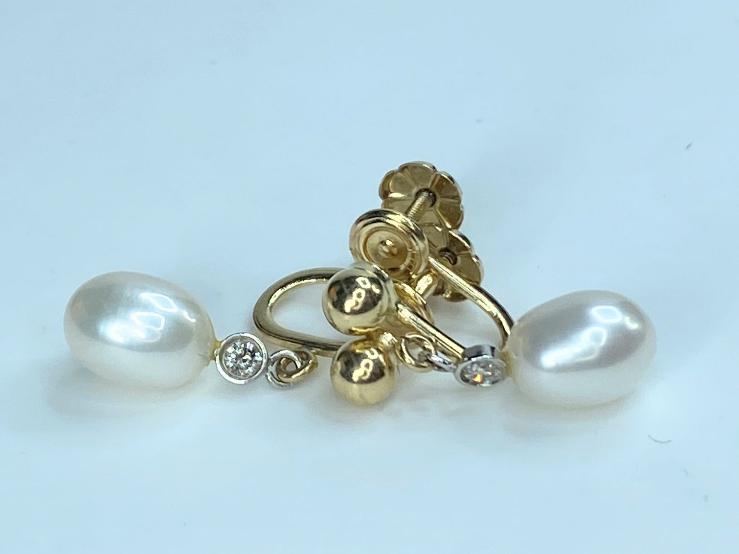 Cultured Pearl Diamond Yellow Gold screw on earrings JR8999