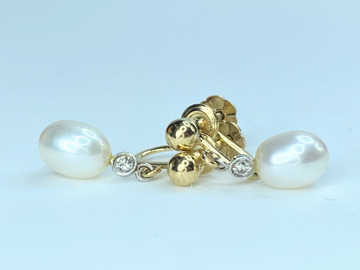 Cultured Pearl Diamond Yellow Gold screw on earrings JR8999