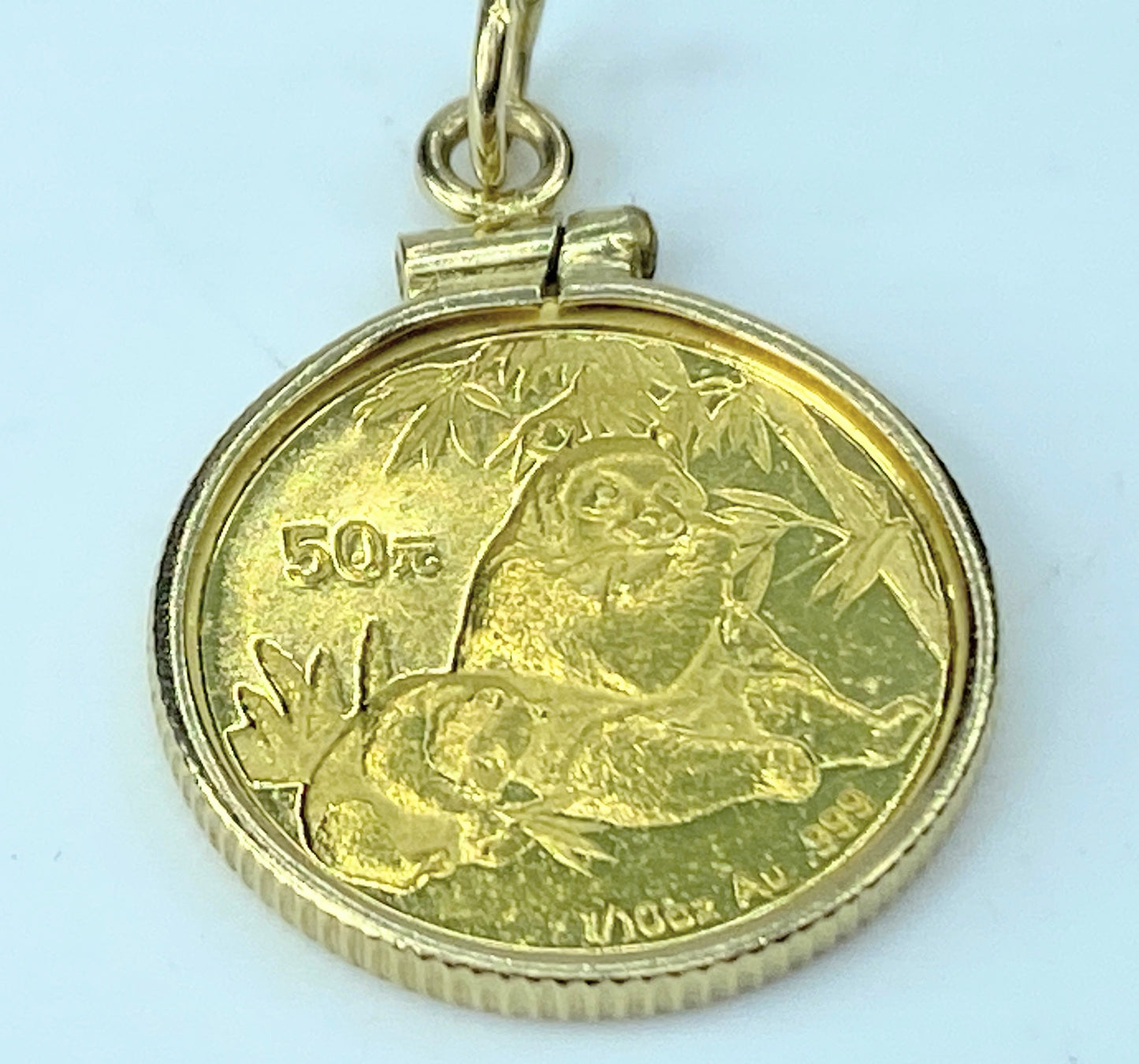 2007's 50 yuen 1/10oz Panda gold coin in 14K bezel 4.0g JR9517