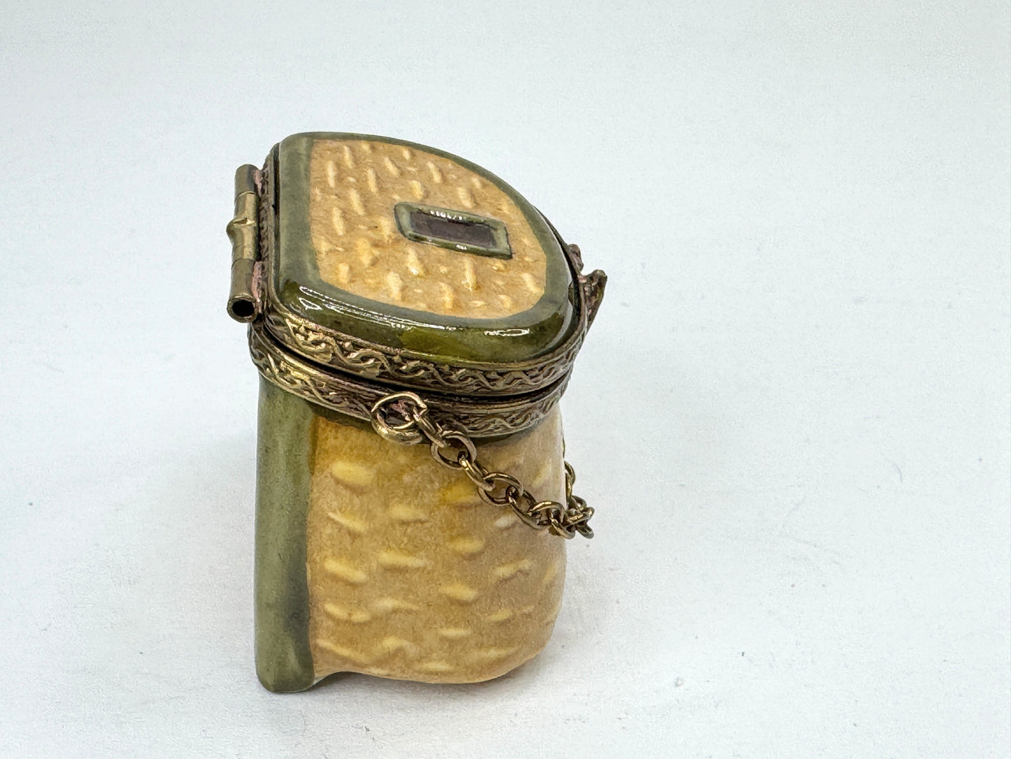 Vintage Limoges France Peint Main Fishing Creel Trinket Box Hidden Fish A1189
