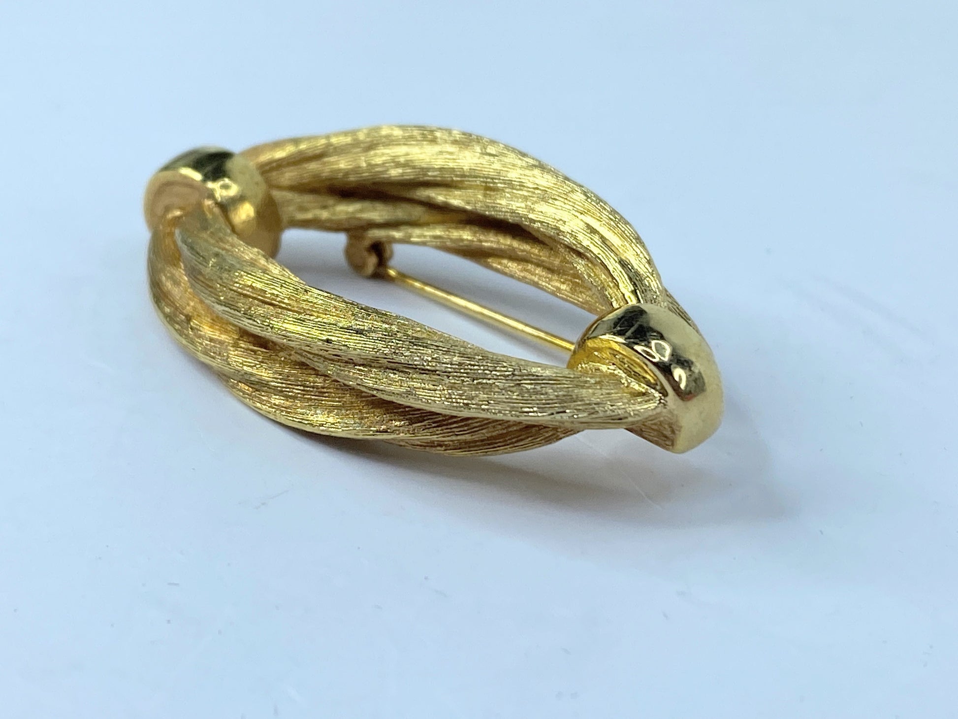 Christian Dior Signed Pin Brooch Gold Plated Rope Style excellent 1 3/4" GS489