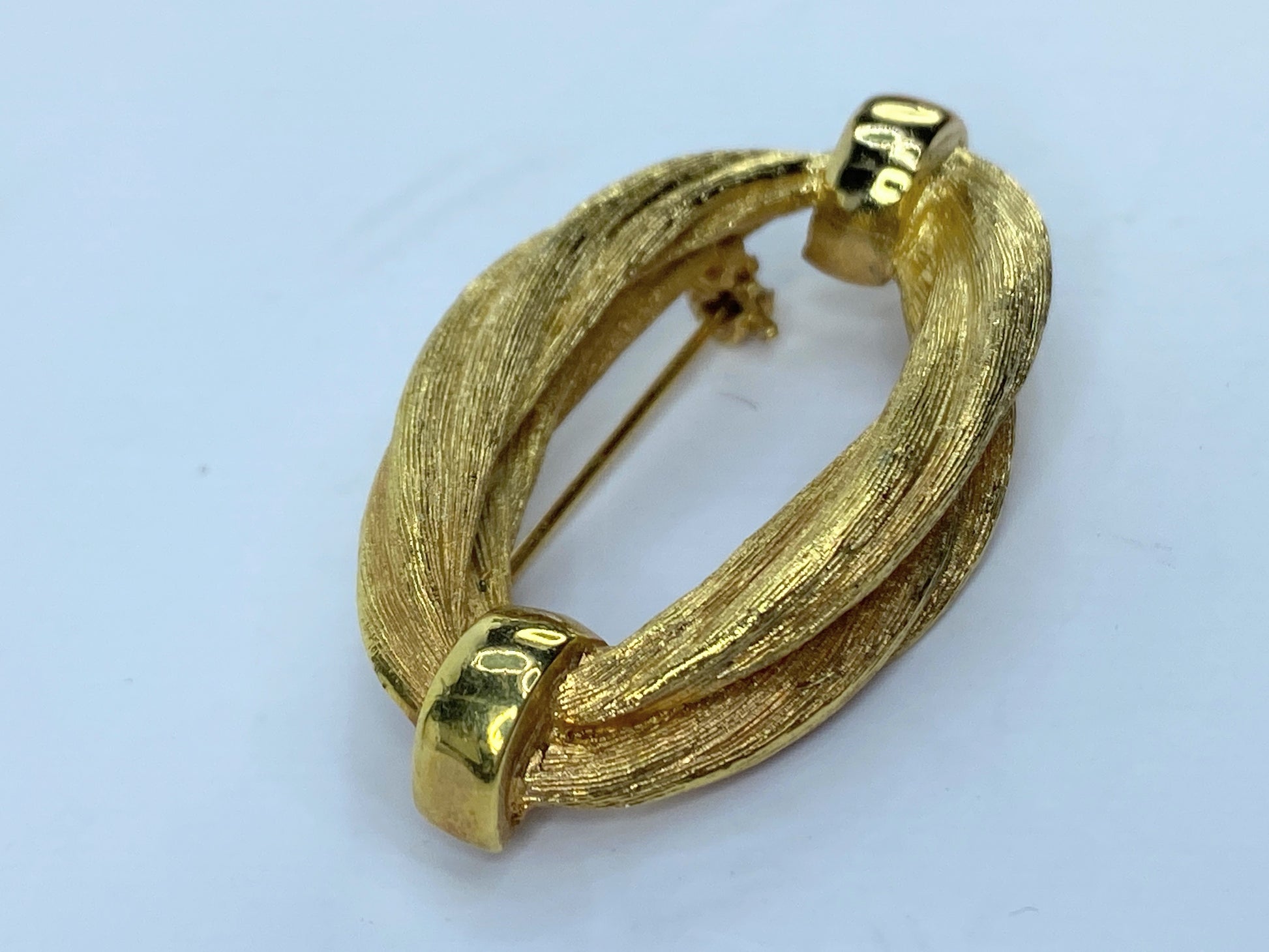 Christian Dior Signed Pin Brooch Gold Plated Rope Style excellent 1 3/4" GS489