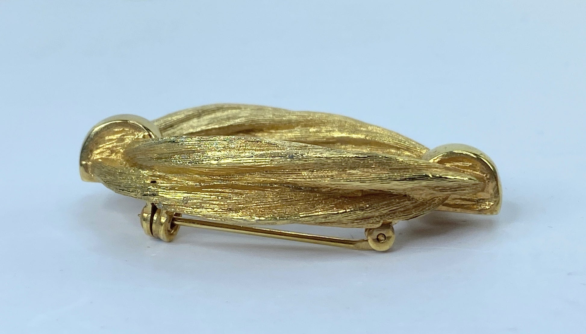 Christian Dior Signed Pin Brooch Gold Plated Rope Style excellent 1 3/4" GS489