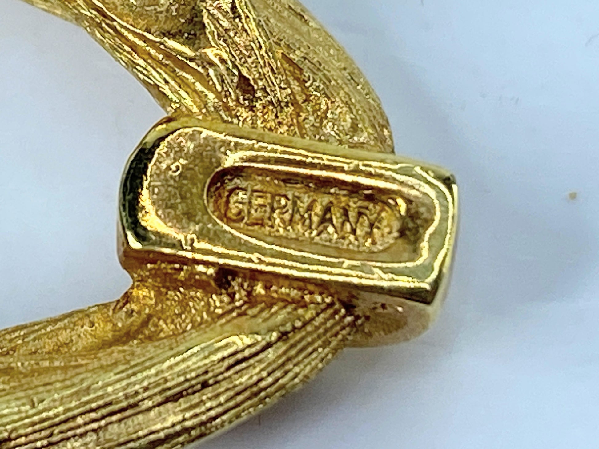 Christian Dior Signed Pin Brooch Gold Plated Rope Style excellent 1 3/4" GS489