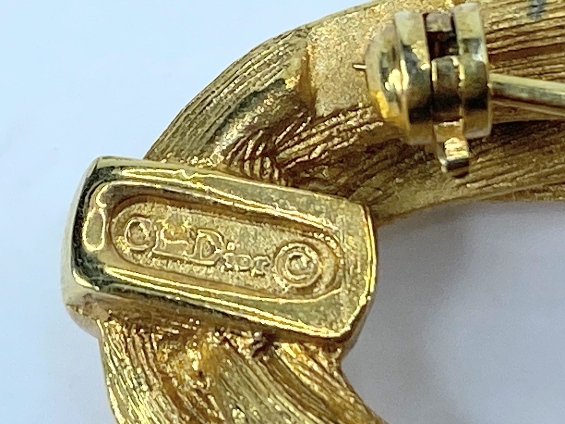 Christian Dior Signed Pin Brooch Gold Plated Rope Style excellent 1 3/4" GS489