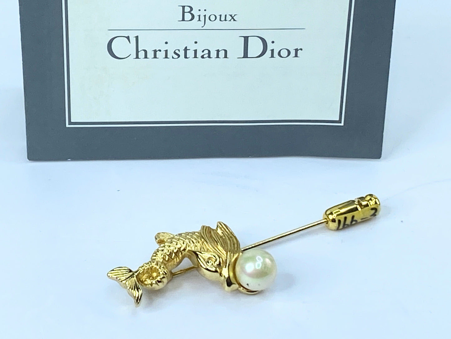 Rare Christian Dior Jumping Koi 7.5mm Faux Pearl Gold tone stick pin c1990 GS490