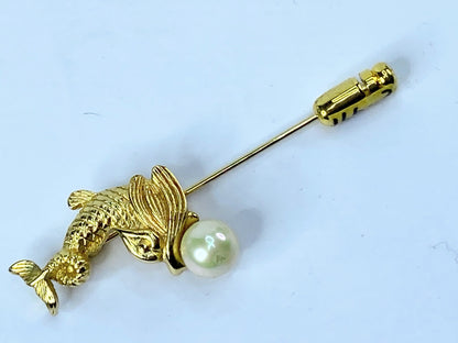 Rare Christian Dior Jumping Koi 7.5mm Faux Pearl Gold tone stick pin c1990 GS490