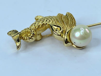 Rare Christian Dior Jumping Koi 7.5mm Faux Pearl Gold tone stick pin c1990 GS490