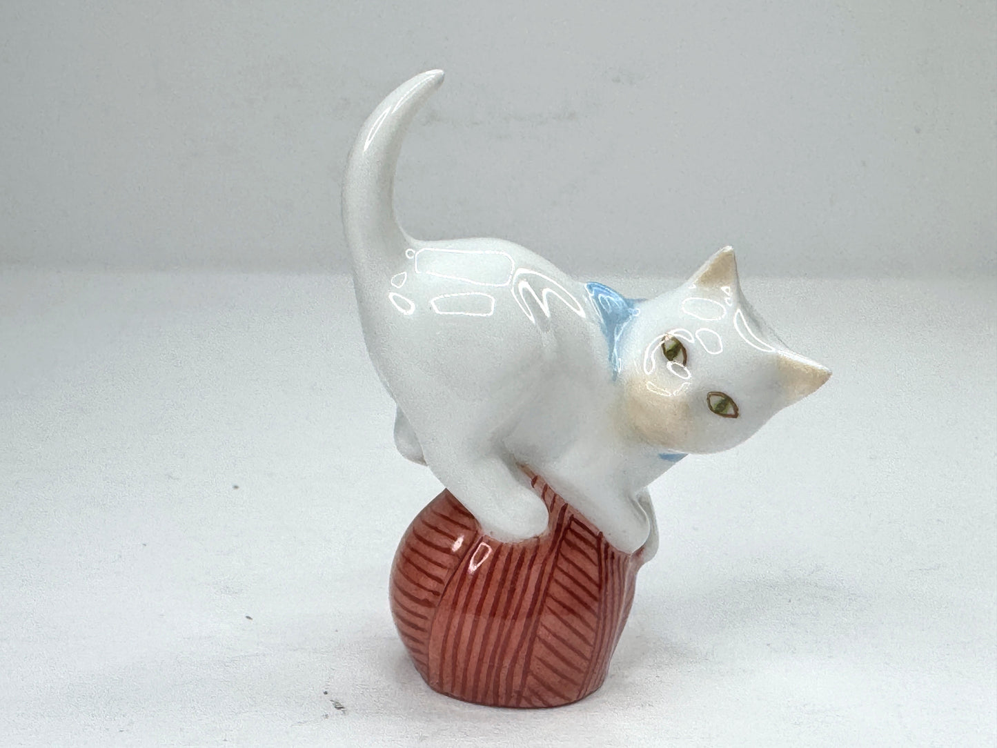 Vintage Herend White Cat on Ball Hand Painted Porcelain Figurine A1191