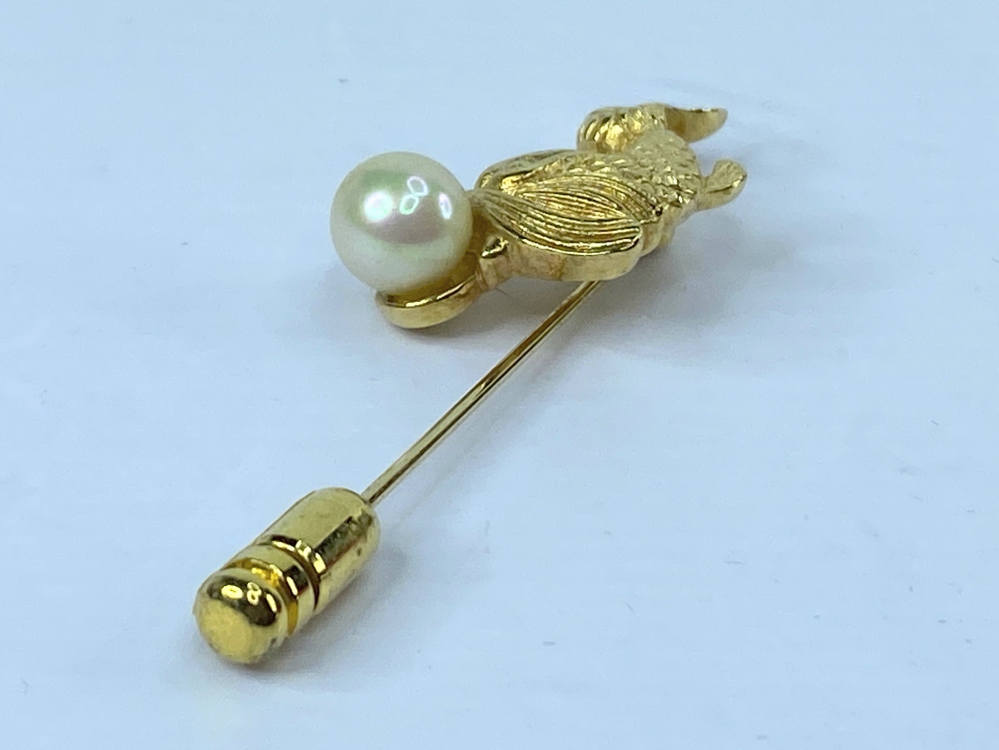 Rare Christian Dior Jumping Koi 7.5mm Faux Pearl Gold tone stick pin c1990 GS490