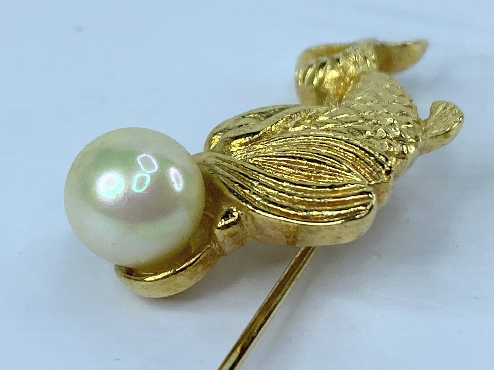 Rare Christian Dior Jumping Koi 7.5mm Faux Pearl Gold tone stick pin c1990 GS490