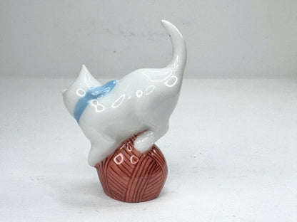 Vintage Herend White Cat on Ball Hand Painted Porcelain Figurine A1191