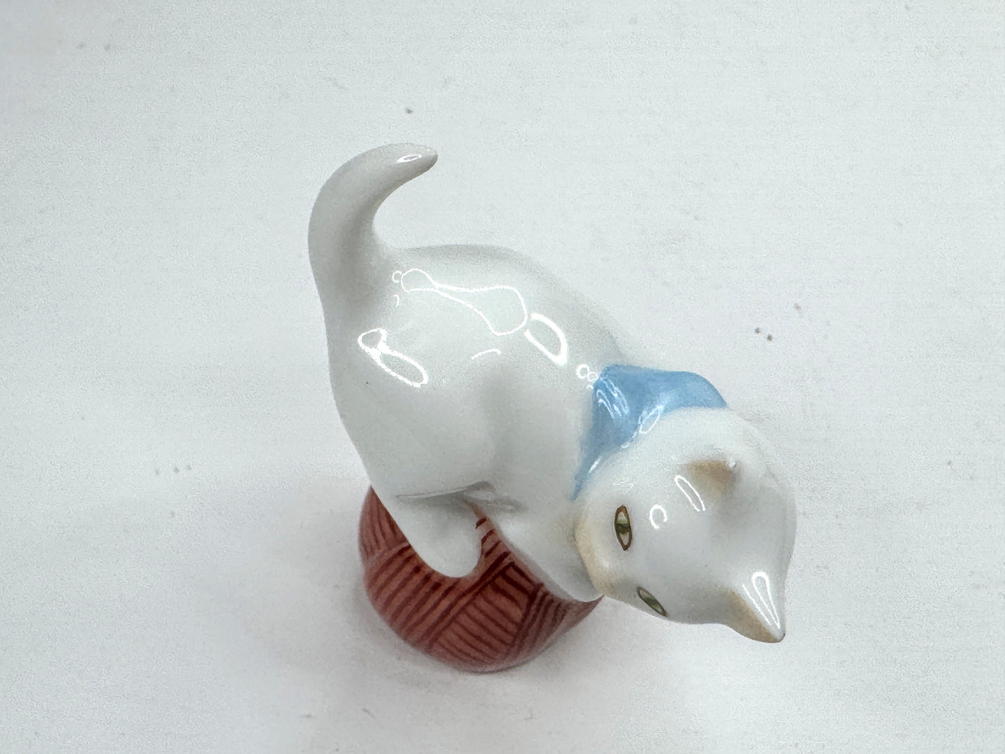 Vintage Herend White Cat on Ball Hand Painted Porcelain Figurine A1191