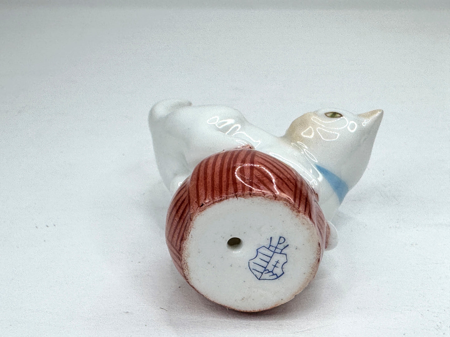 Vintage Herend White Cat on Ball Hand Painted Porcelain Figurine A1191
