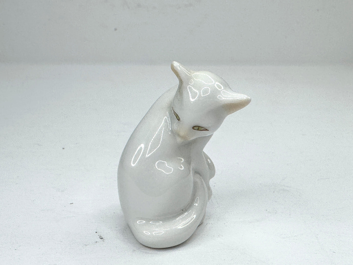 Vintage Herend White Arched Cat Hand Painted Porcelain Figurine A1192