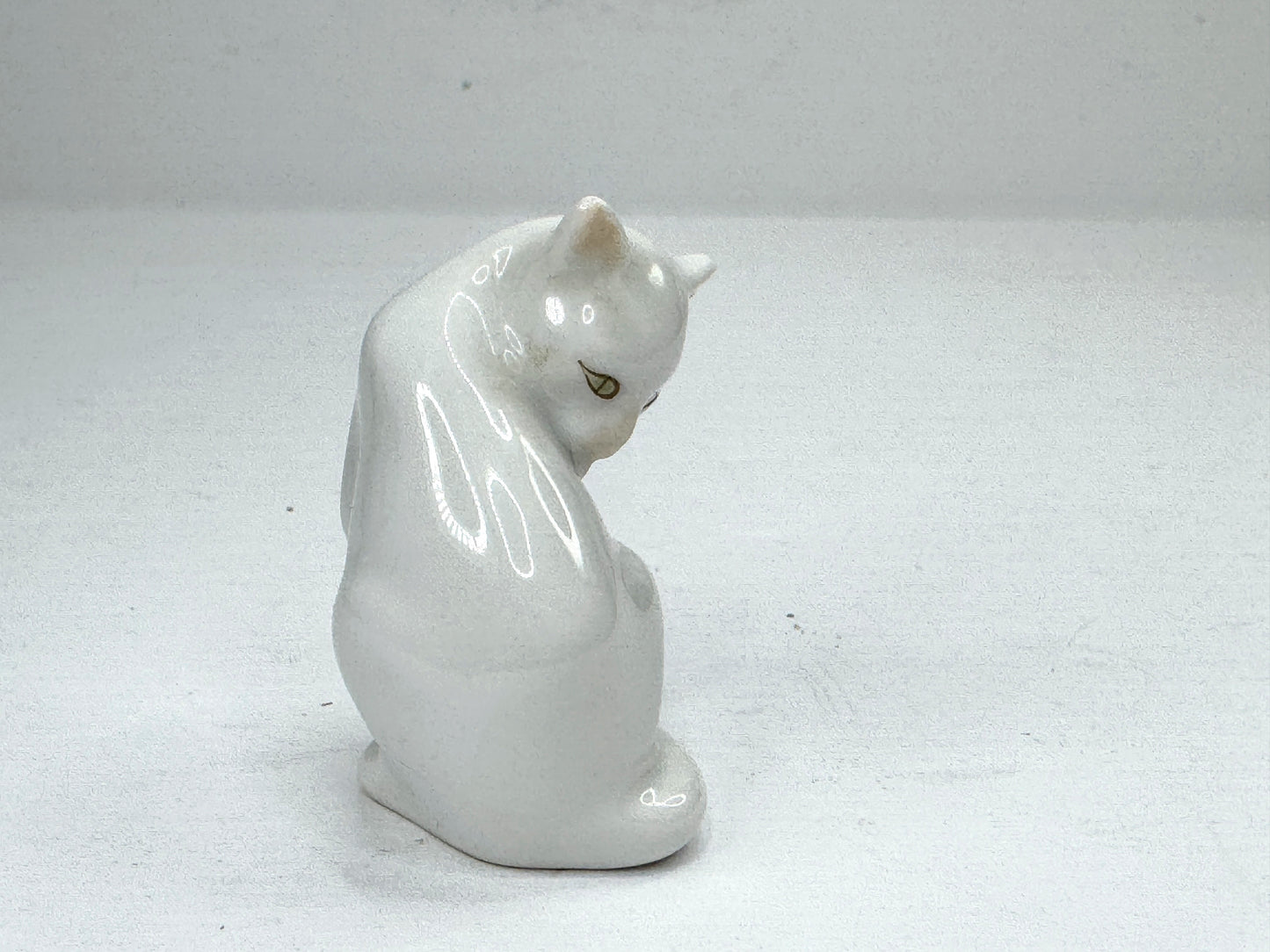 Vintage Herend White Arched Cat Hand Painted Porcelain Figurine A1192