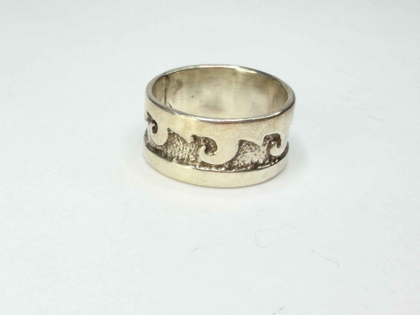 DS Sterling Silver Band Ring Size 8 Textured Cutout Wave Design Art JR1278