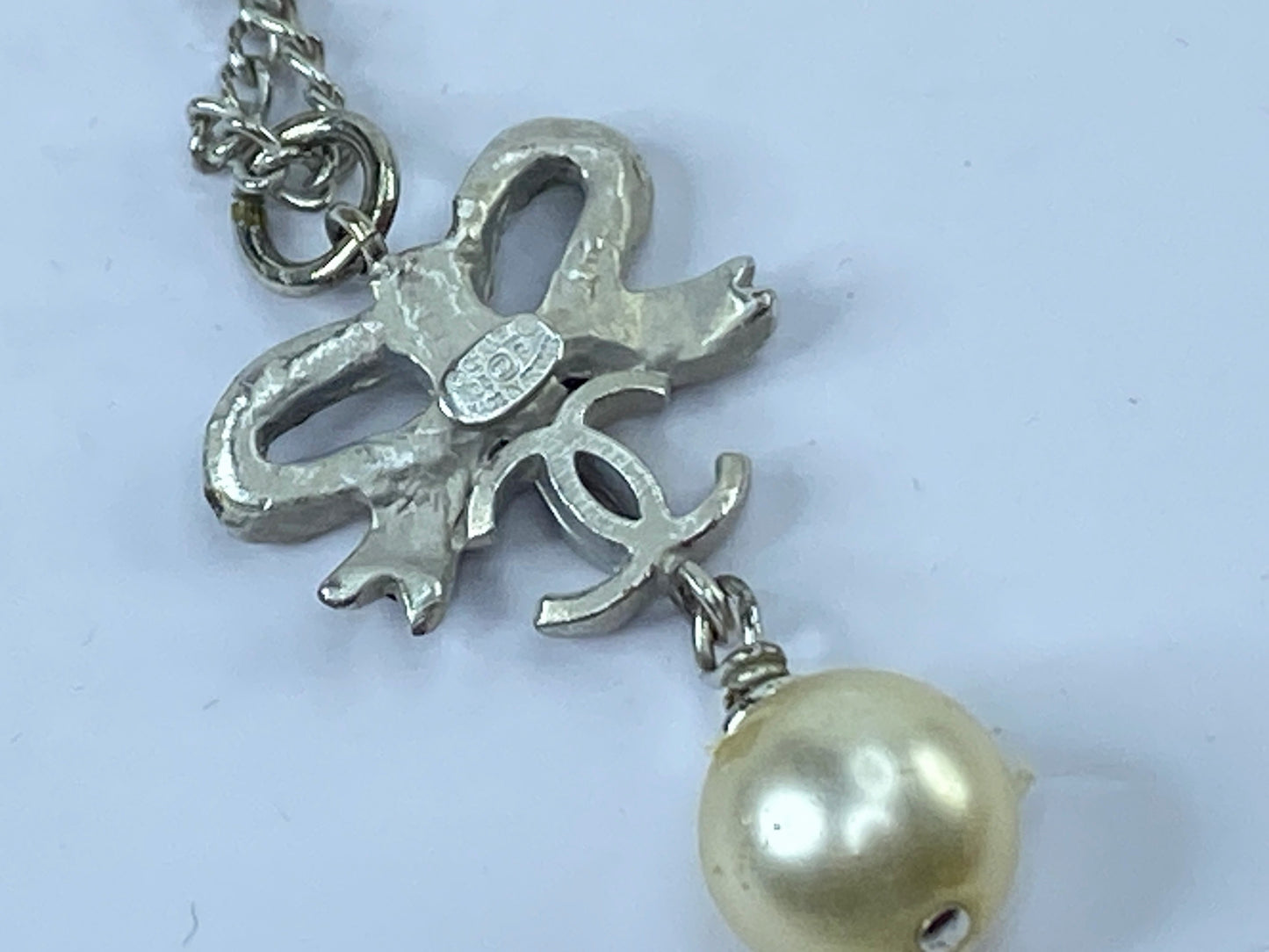 Chanel Ribbon Motif CC Logo Faux Pearl Black Rhinestone necklace with box O5P GS491