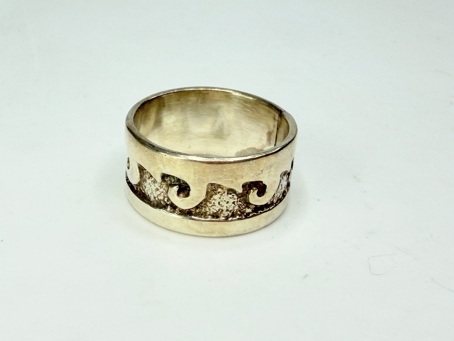 DS Sterling Silver Band Ring Size 8 Textured Cutout Wave Design Art JR1278