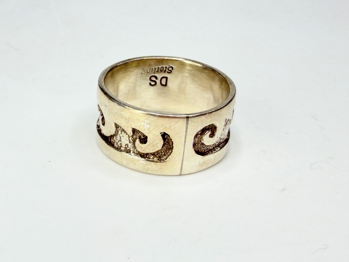 DS Sterling Silver Band Ring Size 8 Textured Cutout Wave Design Art JR1278