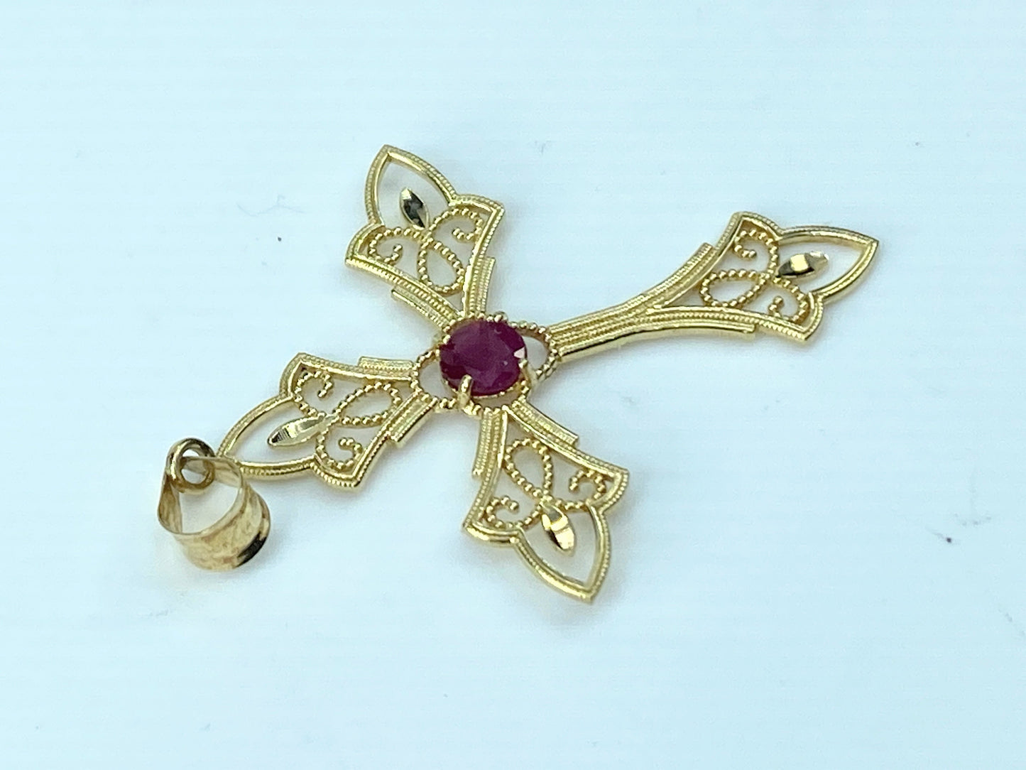 Beautiful 14K gold 0.25ct Ruby Filigree Cross 1 5/8" x 1 1/8" JR9525