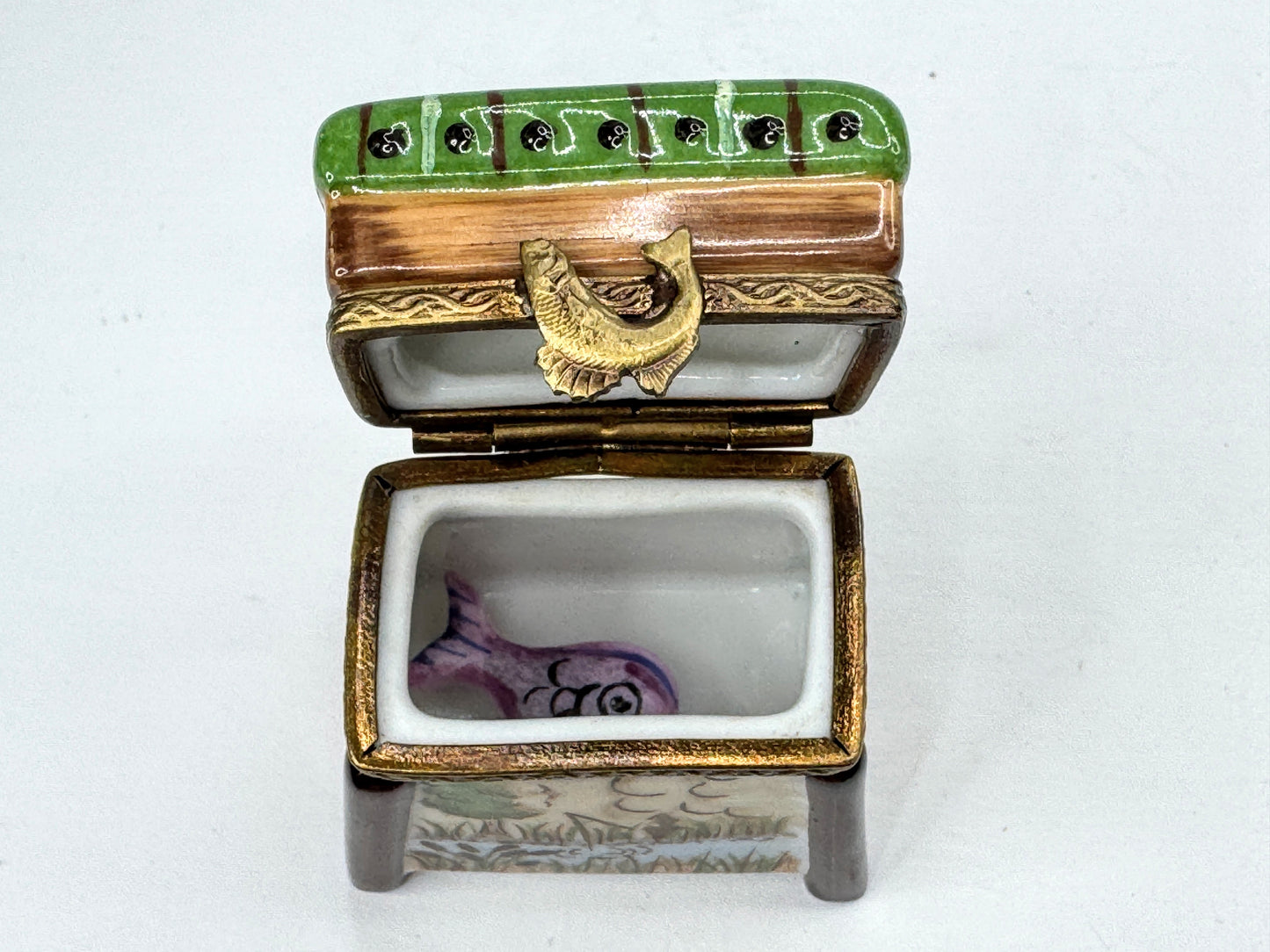 Vintage Elda Creations Limoges Fishing Creel Box with Mini Porcelain Fish A1194