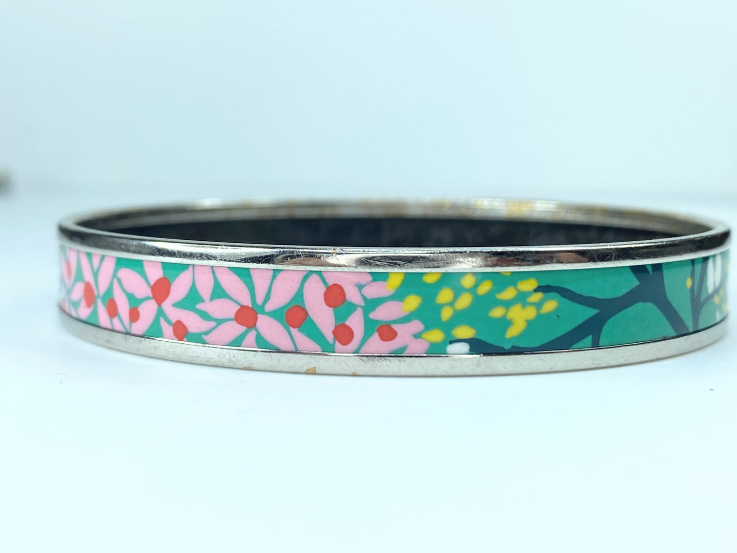 Hermes Enamel Dans un Jardin Anglais Printed Bracelet 62 Baroque  JR9528