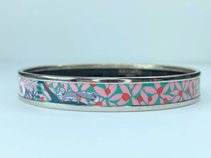 Hermes Enamel Dans un Jardin Anglais Printed Bracelet 62 Baroque  JR9528