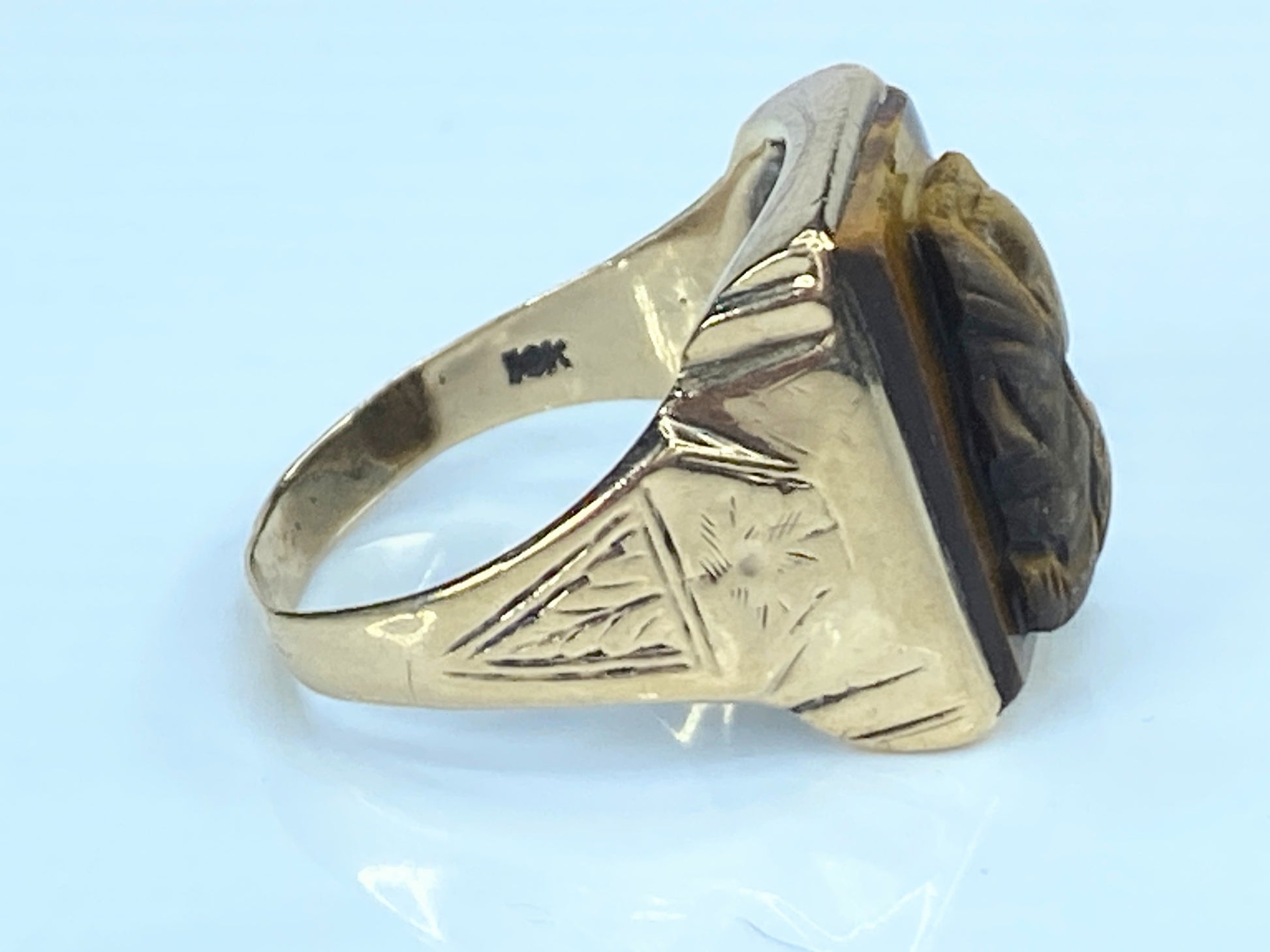 Men's 10K yellow gold relief etching Tiger eye man bust ring