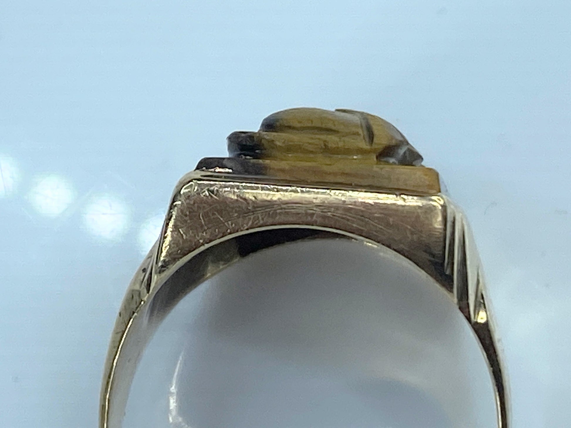 Men's 10K yellow gold relief etching Tiger eye man bust ring