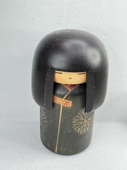 Vintage Yuji Kawase Sosaku Kokeshi Doll Black Okappa Green Kimono Signed A1187