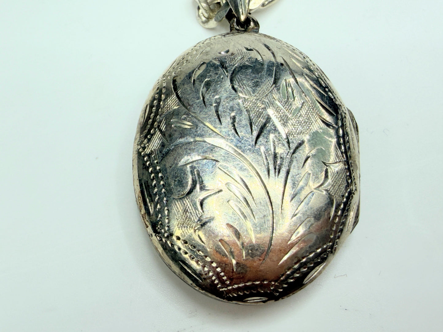 Sterling silver Oval Engraved Locket Necklace Figaro Chain 21" Italy JR1290