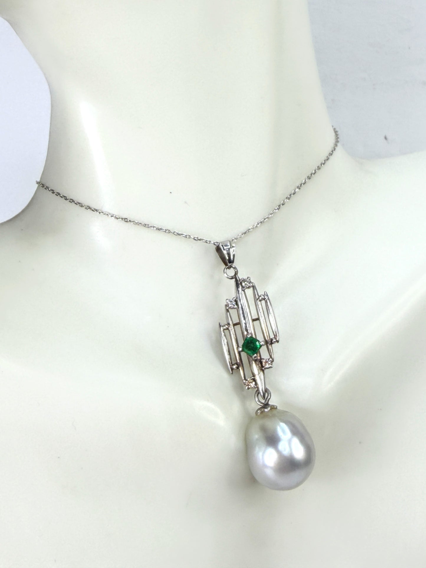 Vintage Platinum 12.7mm Cultured Pearl Emerald Diamond Pendant Necklace JR1957