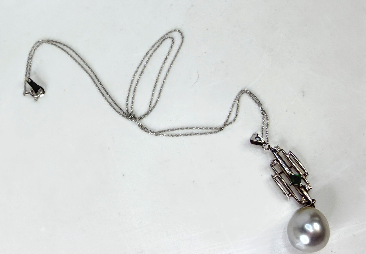 Vintage Platinum 12.7mm Cultured Pearl Emerald Diamond Pendant Necklace JR1957