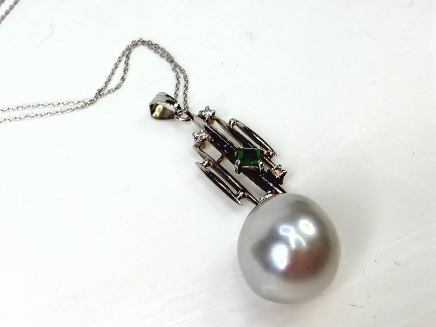 Vintage Platinum 12.7mm Cultured Pearl Emerald Diamond Pendant Necklace JR1957