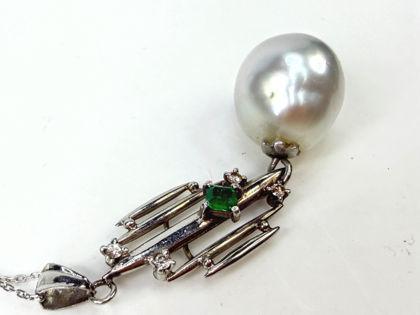 Vintage Platinum 12.7mm Cultured Pearl Emerald Diamond Pendant Necklace JR1957