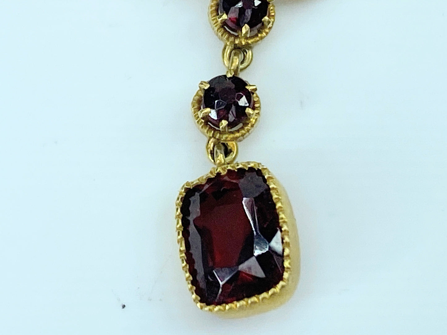 Victorian Filigree 18K yellow gold Garnet pendant 3.5g 1 3/4" JR9540