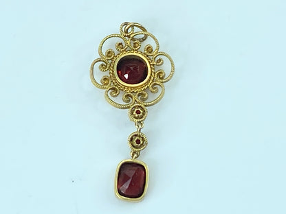 Victorian Filigree 18K yellow gold Garnet pendant 3.5g 1 3/4" JR9540