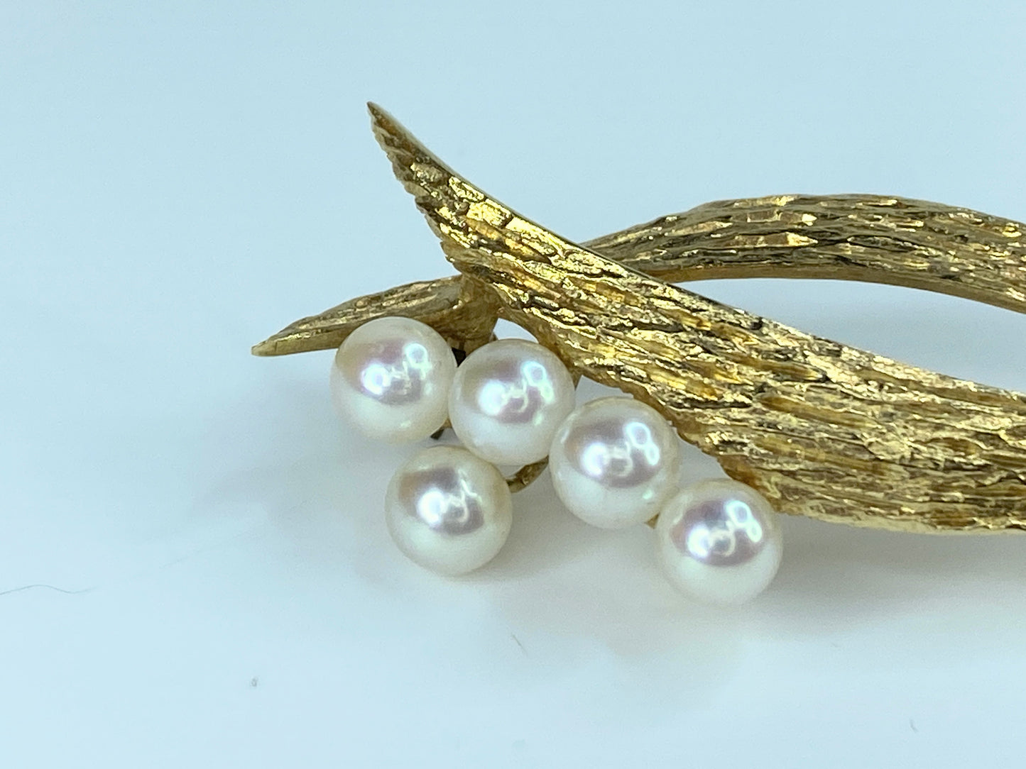 Akoya Cultured Pearl texture Contemporary 14K brooch JR9033