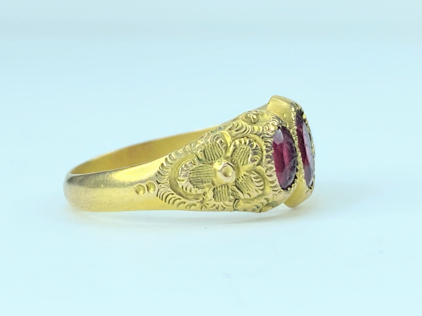 Antique 10K yellow gold Synthetic Ruby trio-stones ring 4.4g s7.75 JR95