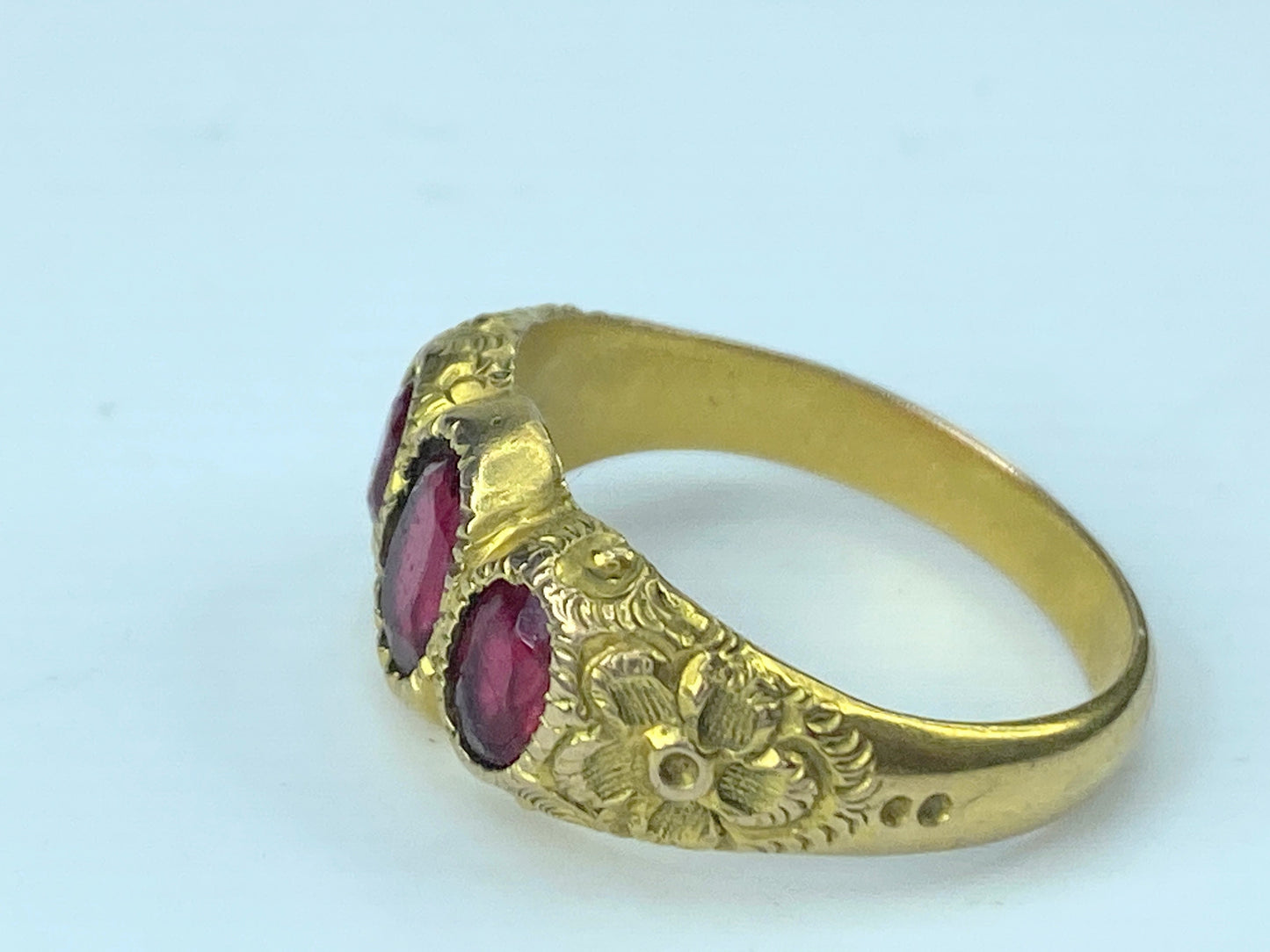 Antique 10K yellow gold Synthetic Ruby trio-stones ring 4.4g s7.75 JR95