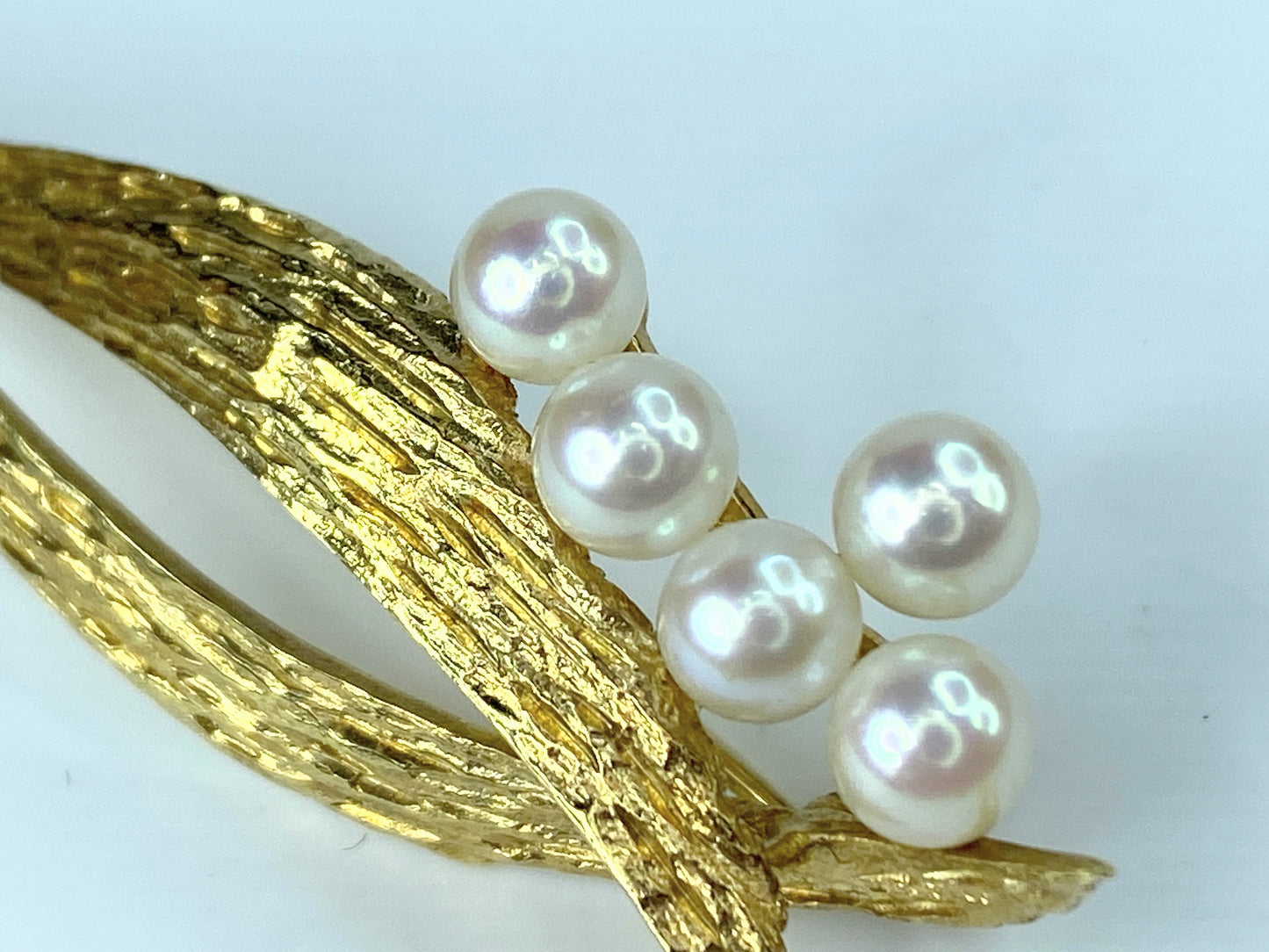 Akoya Cultured Pearl texture Contemporary 14K brooch JR9033