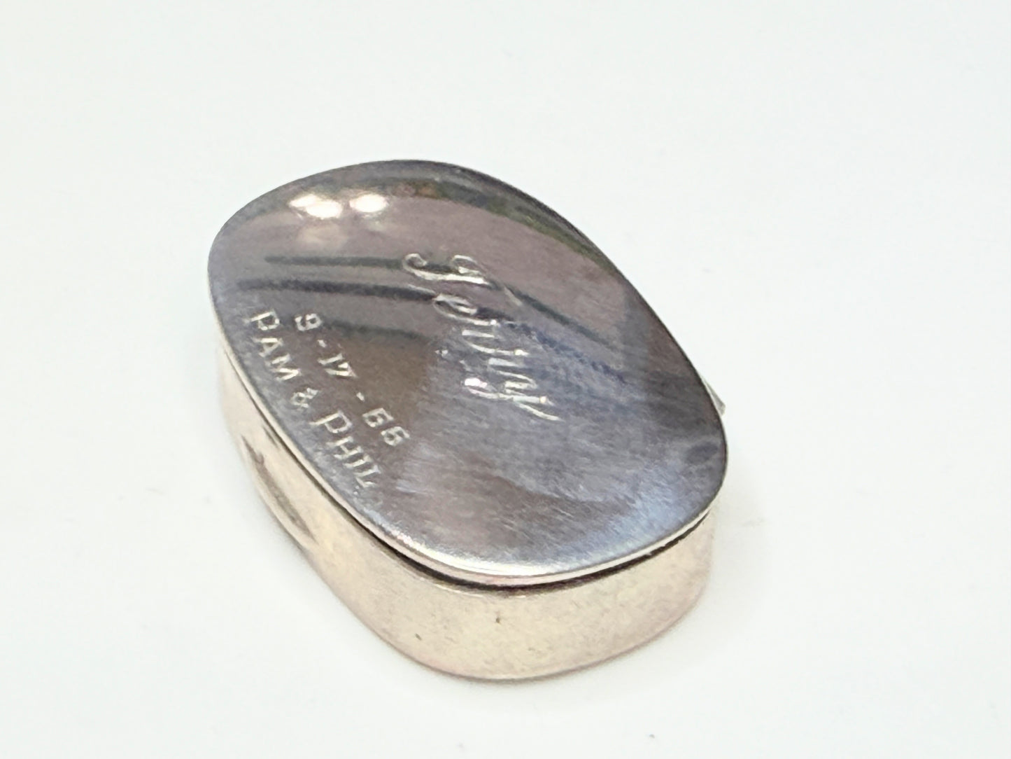 1966 Sterling Silver Pam & Phil Oval Pill Box Tested for Silver Pocket Tin SS186